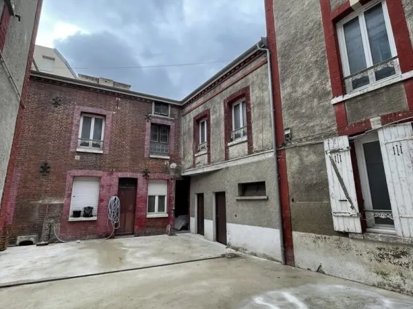 Bâtiment 636 m²