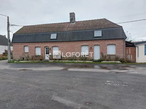 Maison Et Hangar