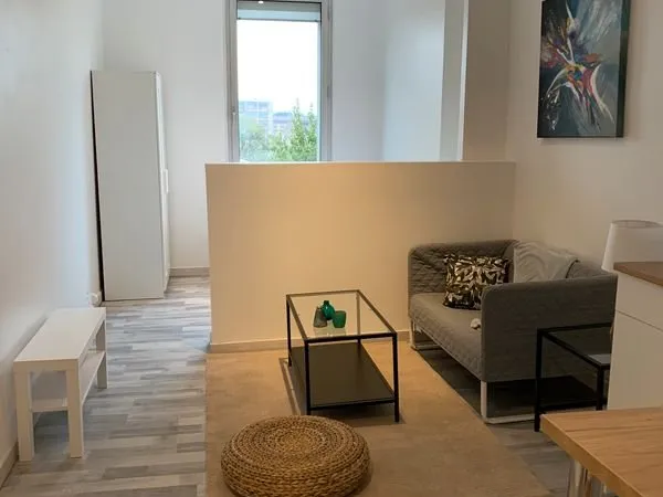 Superbe Studio Rénové au 2nd étage