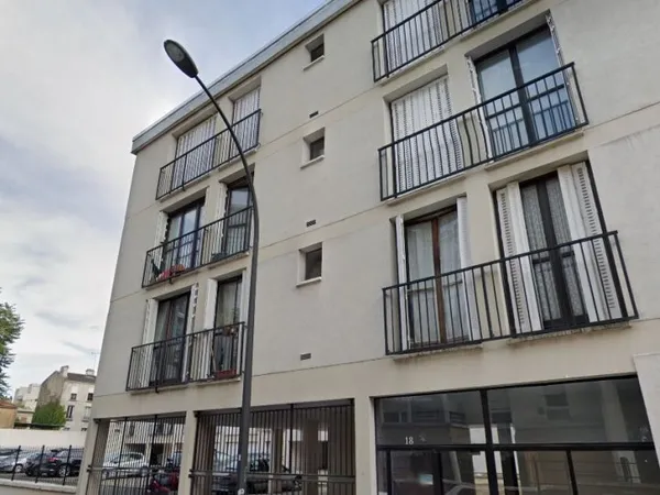 Place de parking dans un immeuble sécurisé