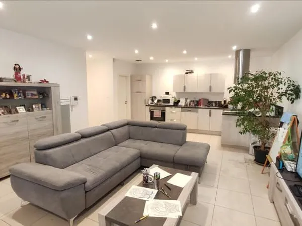 DANS RESIDENCE AVEC ASCENSEUR ET TERRASSE