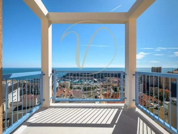BEAUSOLEIL - LIMITROPHE MONACO - 3p dernier étage vue mer