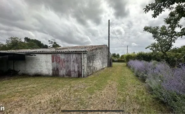 Ancien chai grange garage sur terrain constructible de 2000m2 arboré