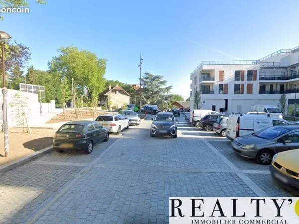 Local commercial 655 m²