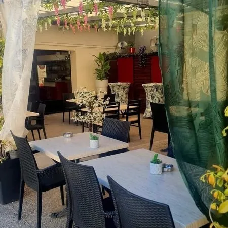 Bar restaurant