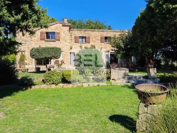 Maison 7 pièces 210 m²