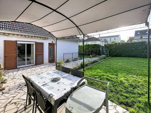 CHARMANTE MAISON DE 75 M2 HABITABLE (95 M2 AU SOL) SUR 335 M2 DE PARCELLE SITUEE AU PARC DE LA CLOCH