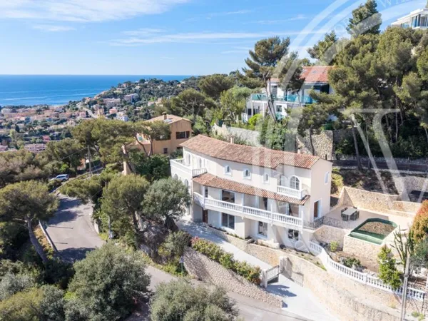 Villa spacieuse avec vue panoramique sur la mer à Roquebrune-Cap-Martin