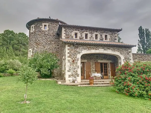 Propriété 8 pièces 242 m²