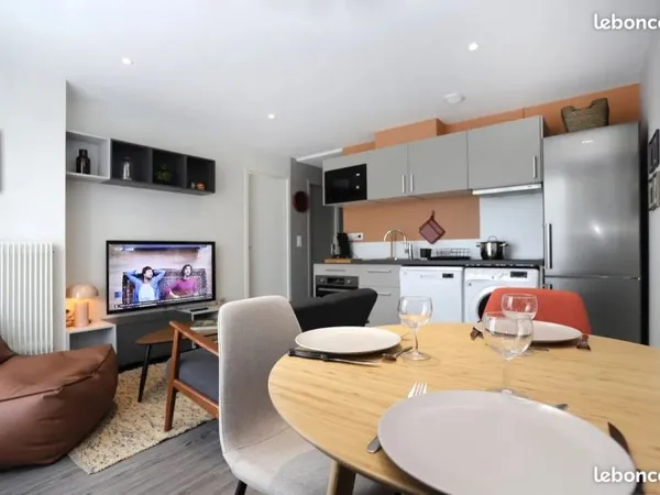 Chambre en colocation meublée - salle d'eau individuelle