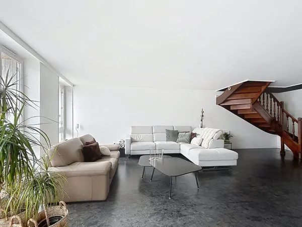 Appartement spacieux 5 pièces à vendre au dernier étage en centre-ville de Saint-Étienne