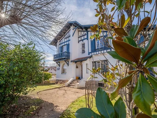 Biarritz ? Maison basque de charme avec jardin piscinable