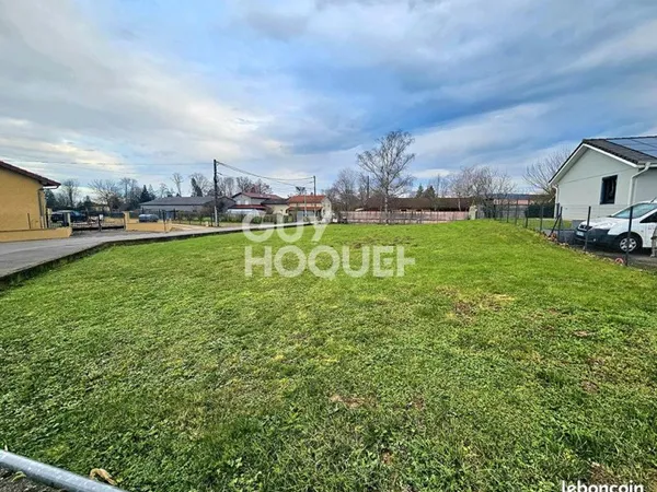 Terrain 834 m² MONTAGNAT