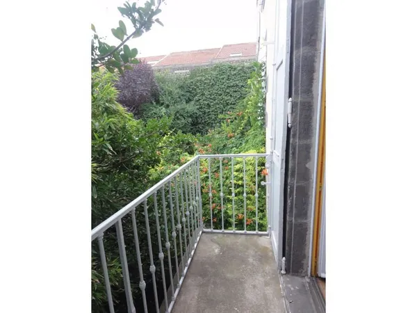 Loue dans immeuble ancien T3 vide 91m² +garage Clermont Fd