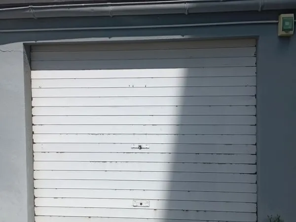 Garage 21 chemin Meney