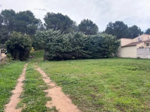 Terrain 400 m²
