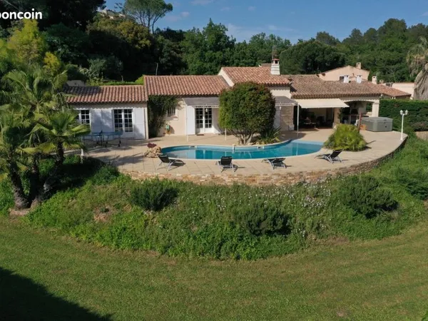 Maison 140m2-piscine-Terrain 2000m2-Côte d'Azur-Var