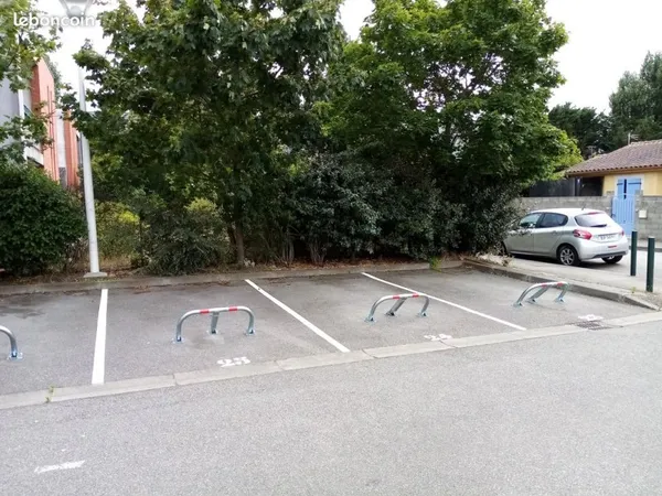 Lot 6 places Parking Blagnac proche aéroport (ou à l'unité)
