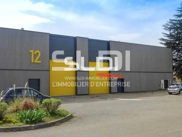 Local d'activité 682 m²