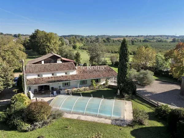 Proche de Duras - Propriété équestre en pierre avec piscine et dépendances
