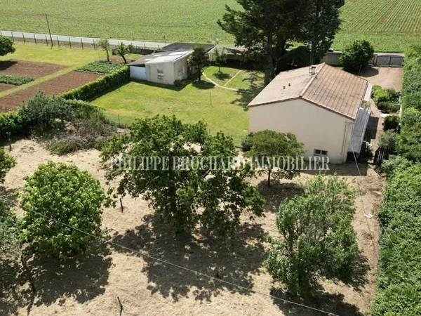 Beaucoup d'espace, grand terrain !!