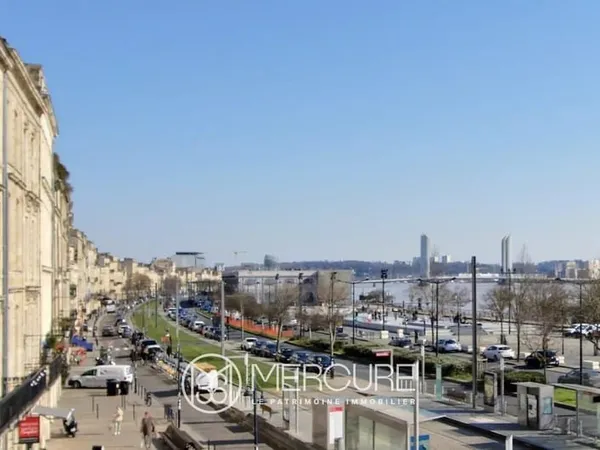 BORDEAUX CENTRE - SOMPTUEUX APPARTEMENT/ VUE GARONNE