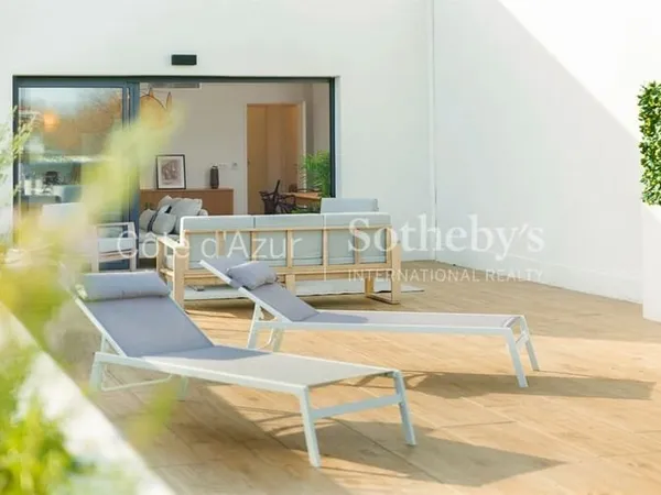 Vivre au sommet : Villa sur le toit 4 Pièces avec terrasse et vu