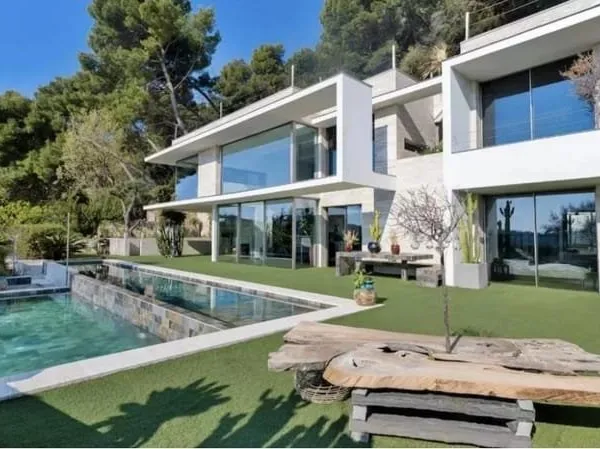 Maison 5 pièces 250 m²