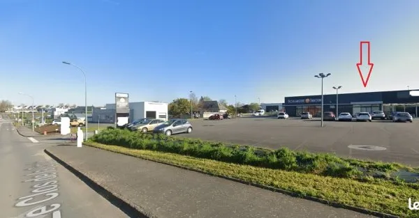 Local commercial / Showroom 130 m2 + Mezzanine - Parking - Montauban de Bretagne