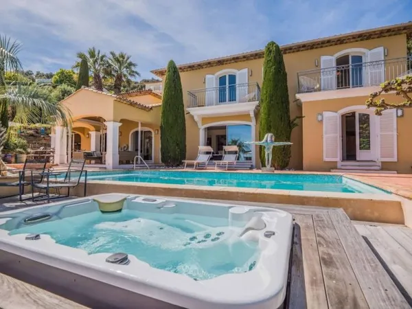 Villa 6 pièces 249 m²