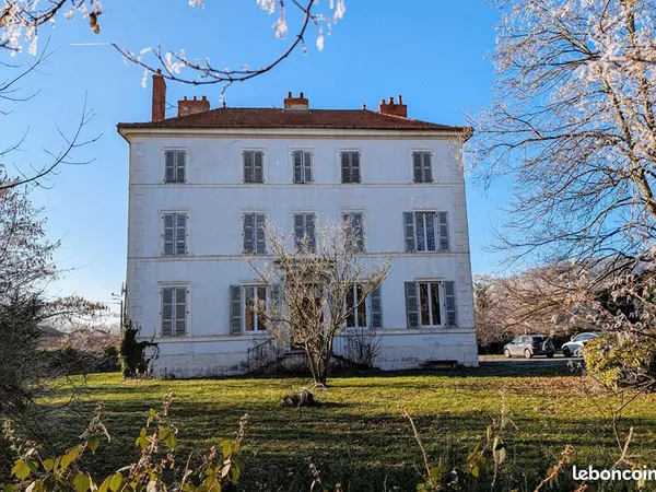Maison 9 pièces 315 m²