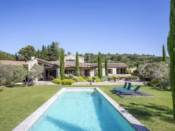 Maison 9 pièces 240 m²