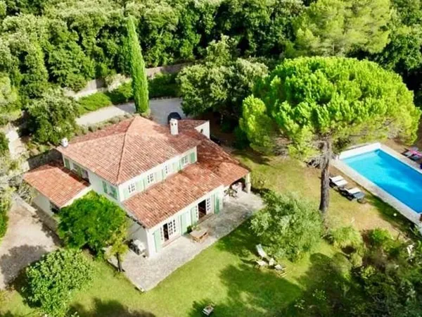Maison 6 pièces 270 m²