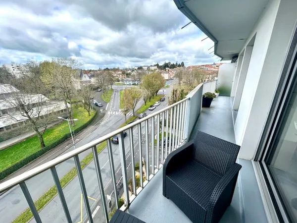 Appartement rénové, lumineux avec balcon - Centre-ville