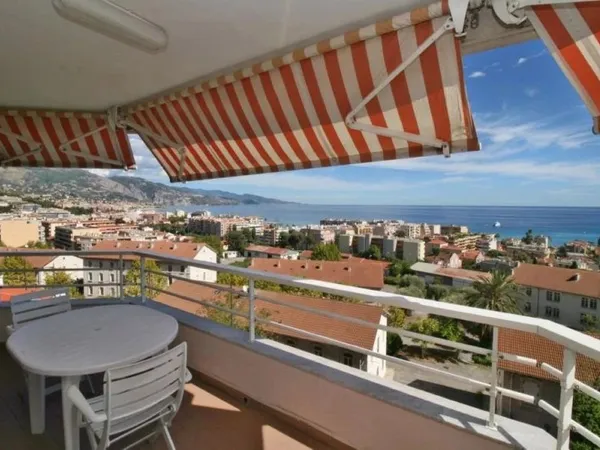 IMMOBILIER ROQUEBRUNE CAP MARTIN - Appartement deux pièces avec terrasse et vue panoramique
