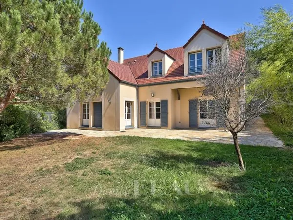 Aigremont — Villa d'exception — 240 m² — Meublée ou vide