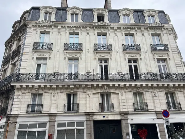 Vends appartement haussmannien avec vue cathédrale