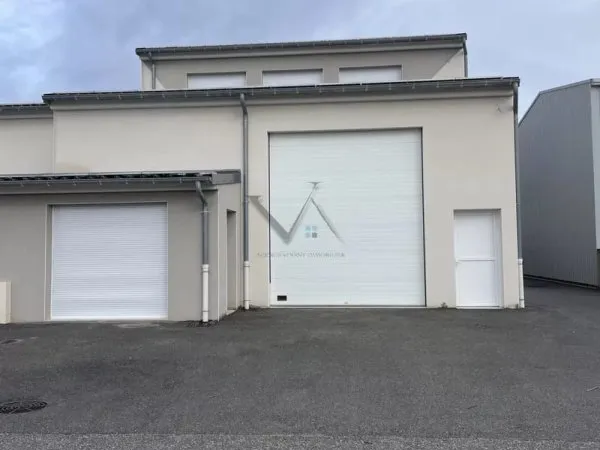 ENTREPOT 165 m² + BUREAUX 115 m²