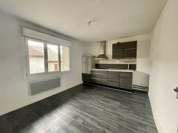 VILLENEUVE SUR LOT, rive gauche appartement T3 d'environ 84,63 m² avec salle d'eau privative dans ch