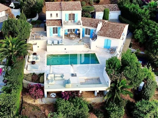 Villa avec vue mer panoramique en vente aux Issambres
