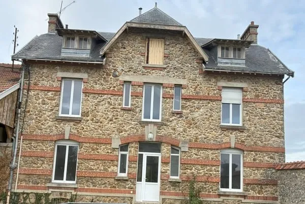 CHARME ET AUTHENTICITÉ POUR CETTE BATISSE DANS LE VIGNOBLE