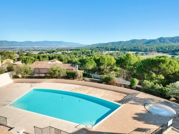 DOMAINE DE PONT ROYAL SECTEUR RESIDENTIEL APPARTEMENT climatisé DE 68 M2 DEUX CHAMBRES climatisées, 
