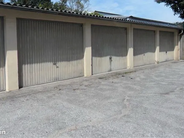 Garage fermé 14 m² à louer