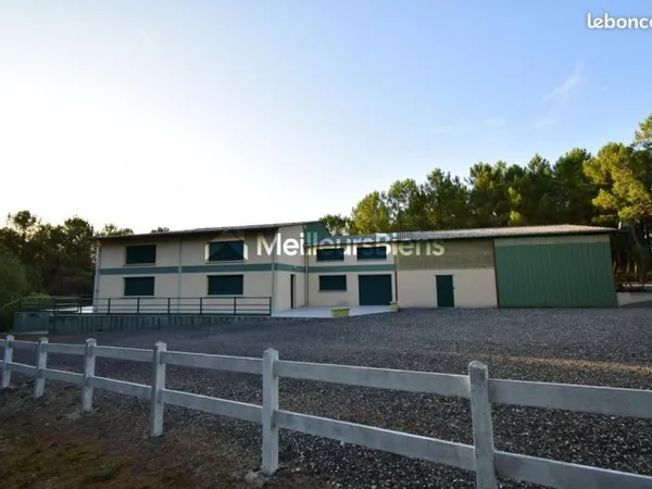 Pavillon 600 m² Angouleme