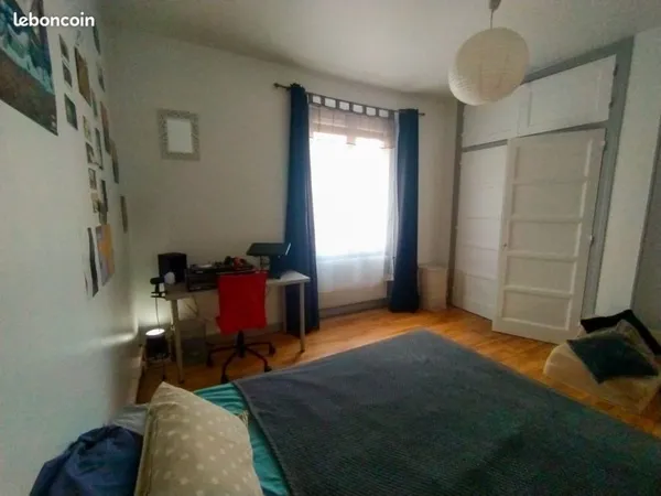 Grande chambre meublée dans colocation à 3