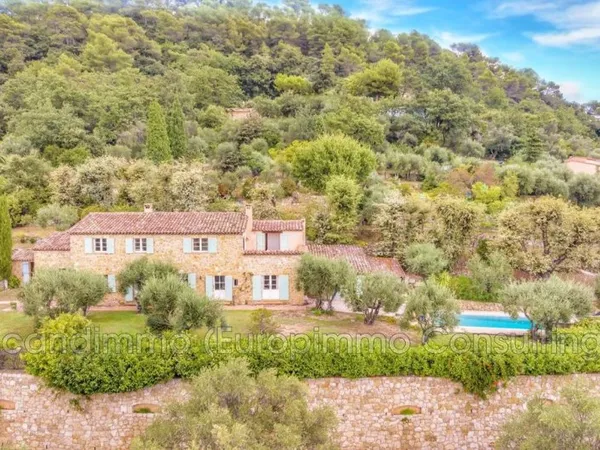 Villa 7 pièces 240 m²