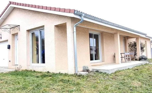 Maison plain pied 5 pièces avec garage et piscine