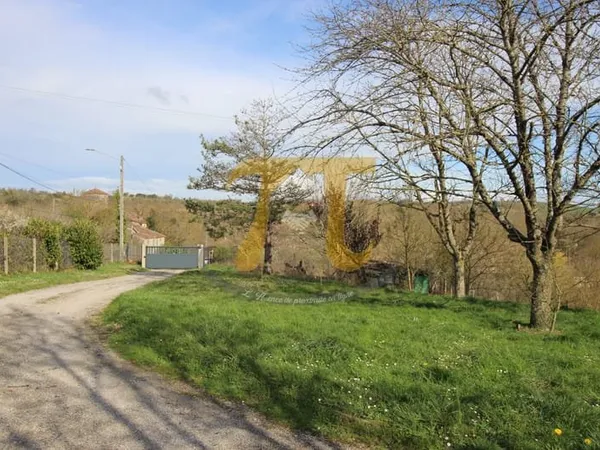 Grande maison familiale proposant 2 logements.