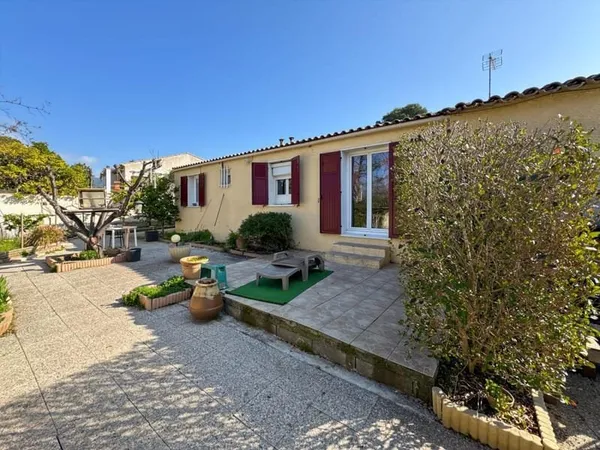 Maison individuelle de plain pied de 4 pièces 77.37 m2 habitable + pergola + garage