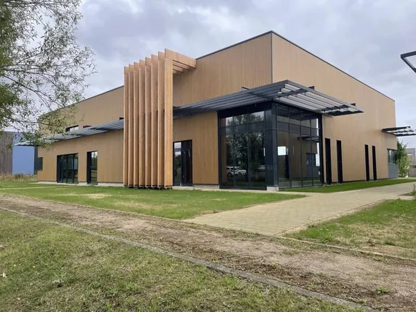 Local d'activité 554 m²